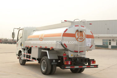 Sinotruk Light Duty Commercial Trucks / 4×2 Fuel Delivery Truck 6 Wheels